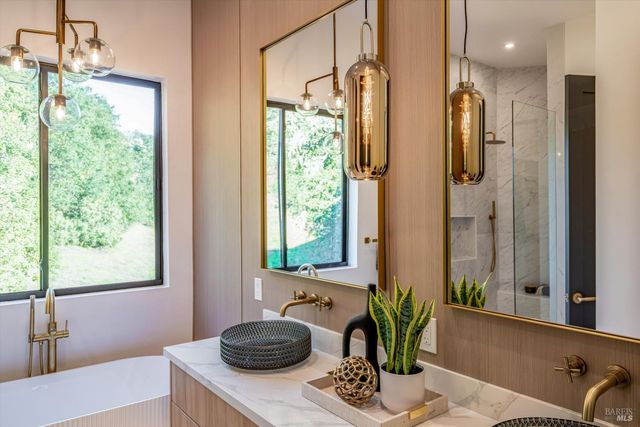 1580 Clear Ridge Dr, Healdsburg, CA 95448