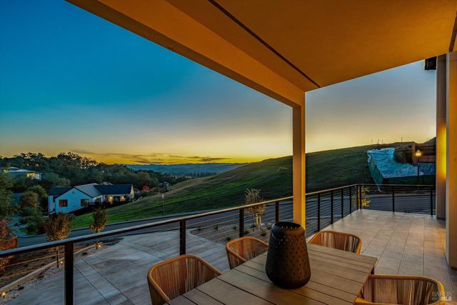 1580 Clear Ridge Dr, Healdsburg, CA 95448