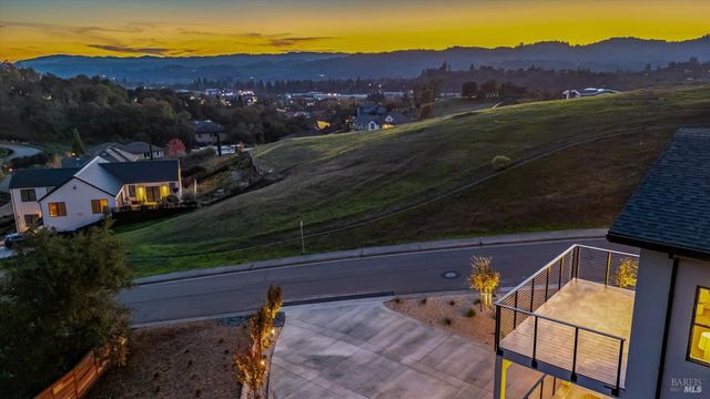 1580 Clear Ridge Dr, Healdsburg, CA 95448