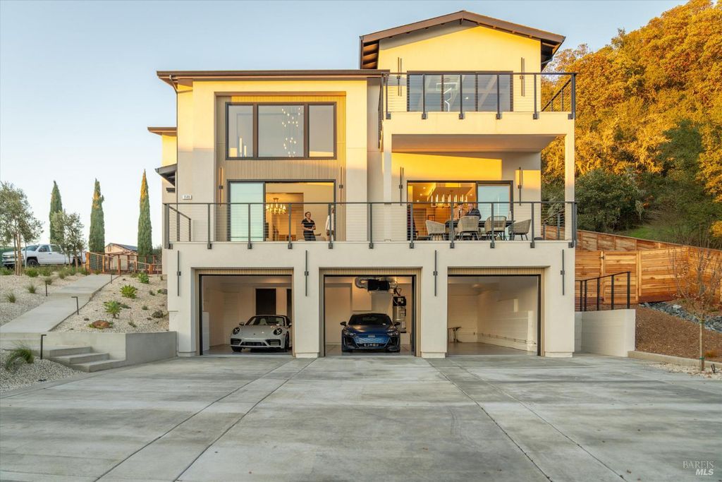 1580 Clear Ridge Dr, Healdsburg, CA 95448