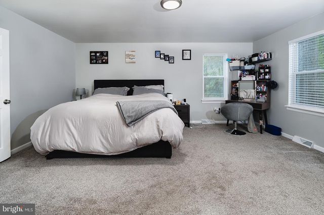 1006 HICKORY DR, Vineland, NJ 08360