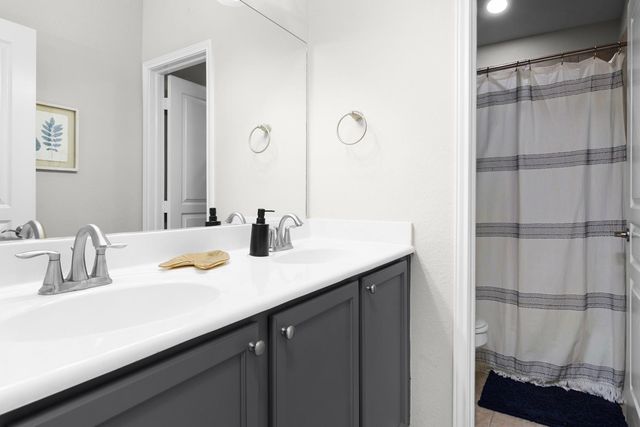 1411 Silver Rings Court, Pearland, TX 77581