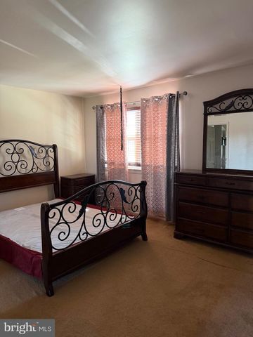 1304 BLUE JAY DR, Lancaster, PA 17601