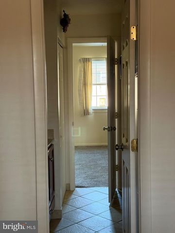 1304 BLUE JAY DR, Lancaster, PA 17601