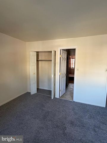 1304 BLUE JAY DR, Lancaster, PA 17601