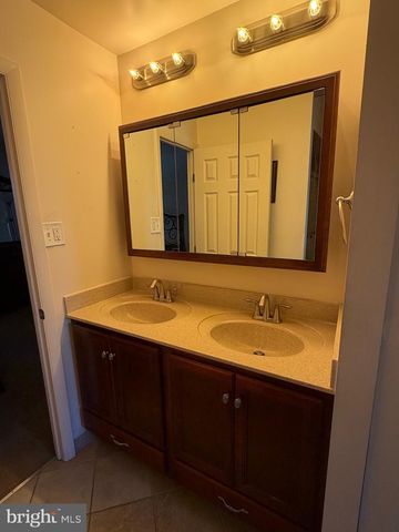 1304 BLUE JAY DR, Lancaster, PA 17601