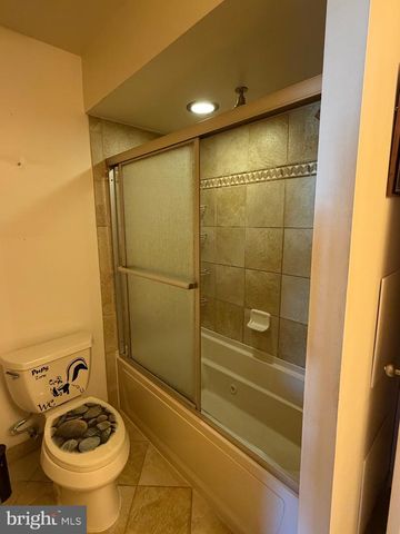 1304 BLUE JAY DR, Lancaster, PA 17601