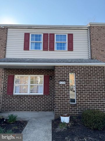 1304 BLUE JAY DR, Lancaster, PA 17601