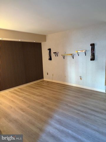 1304 BLUE JAY DR, Lancaster, PA 17601