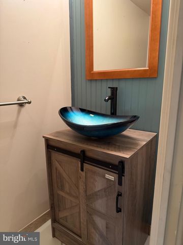 1304 BLUE JAY DR, Lancaster, PA 17601