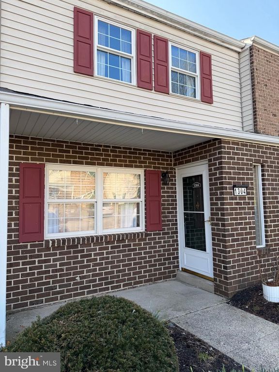 1304 BLUE JAY DR, Lancaster, PA 17601