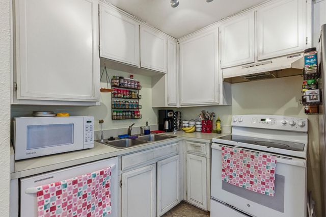 916 E 49th ST, Austin, TX 78751