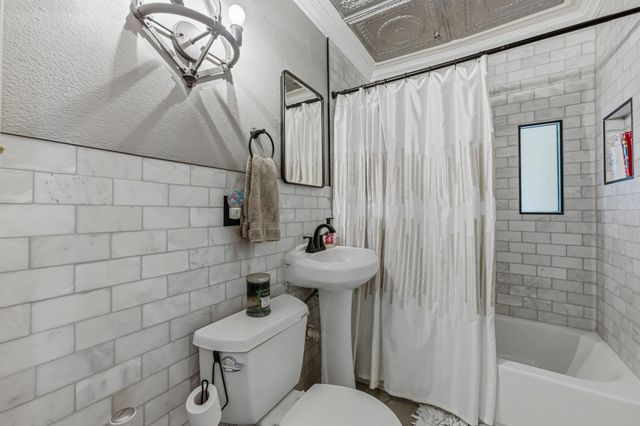 916 E 49th ST, Austin, TX 78751