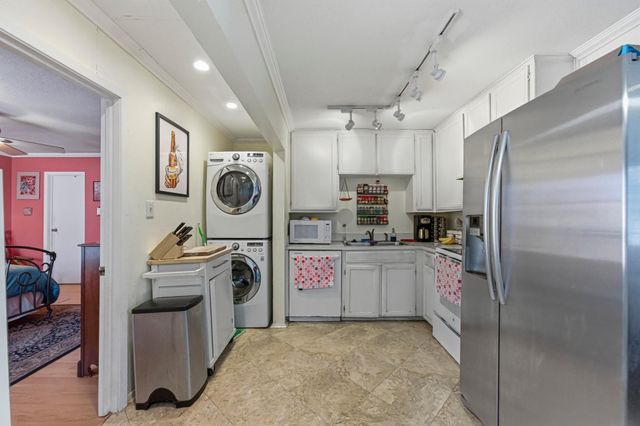 916 E 49th ST, Austin, TX 78751