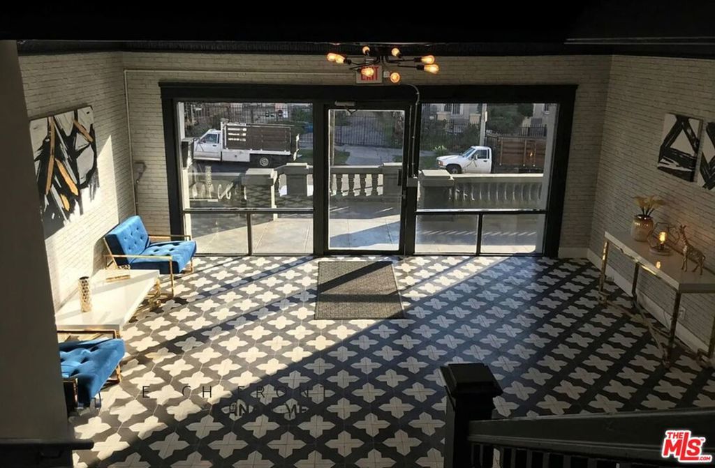 747 S New Hampshire Avenue, Los Angeles, CA 90005 — photo 2