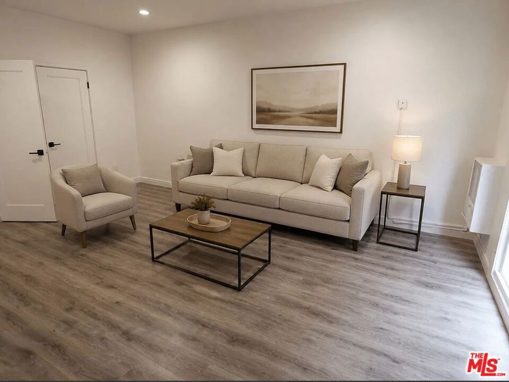 747 S New Hampshire Avenue, Los Angeles, CA 90005 — photo 3
