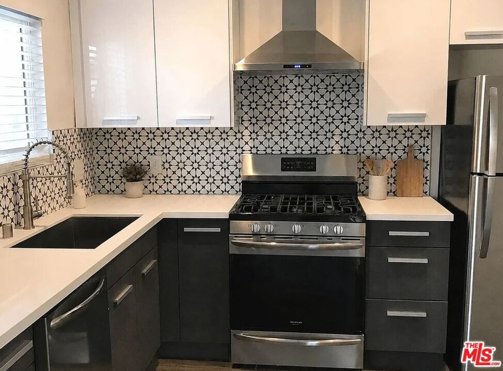 747 S New Hampshire Avenue, Los Angeles, CA 90005 — photo 4