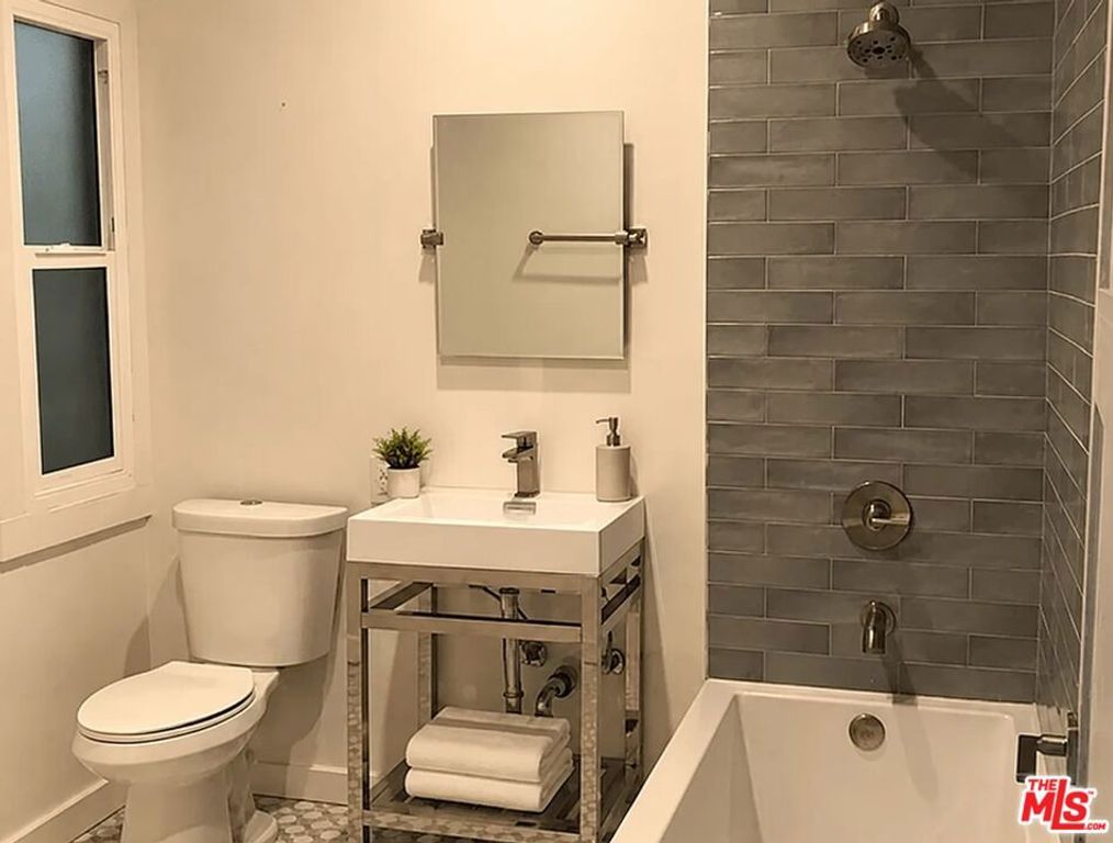 747 S New Hampshire Avenue, Los Angeles, CA 90005 — photo 5