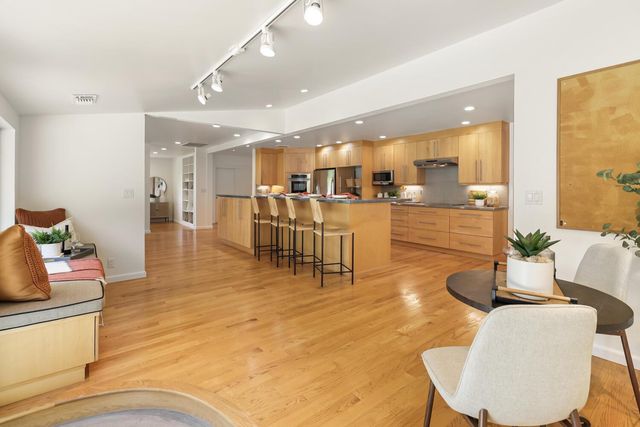 861 Laverstock Way, Sacramento, CA 95864