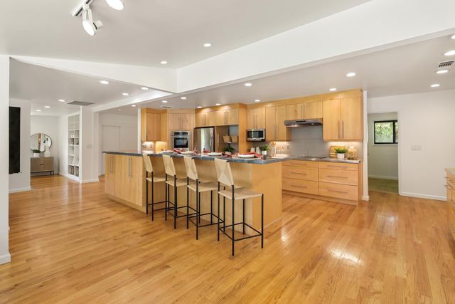 861 Laverstock Way, Sacramento, CA 95864