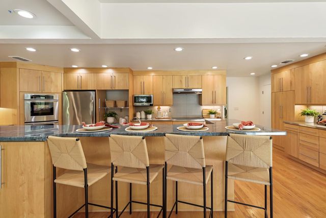 861 Laverstock Way, Sacramento, CA 95864