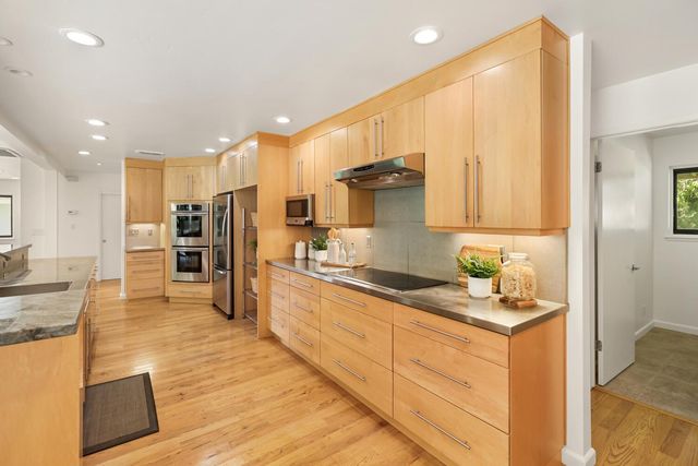 861 Laverstock Way, Sacramento, CA 95864