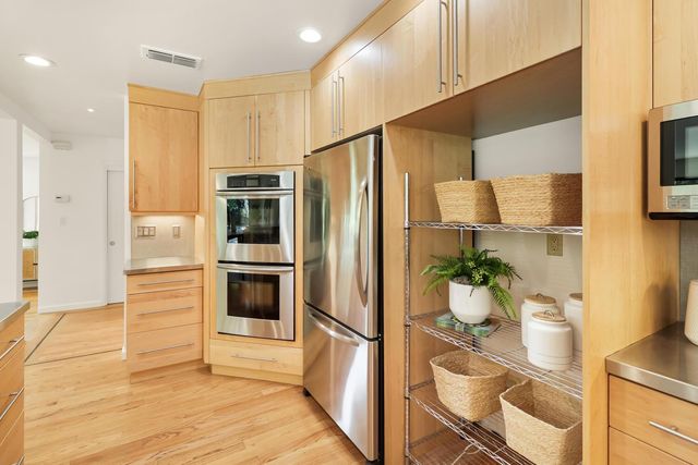 861 Laverstock Way, Sacramento, CA 95864