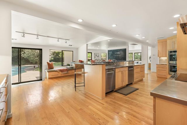 861 Laverstock Way, Sacramento, CA 95864