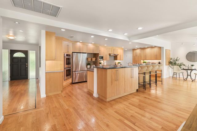 861 Laverstock Way, Sacramento, CA 95864