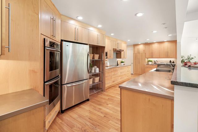 861 Laverstock Way, Sacramento, CA 95864