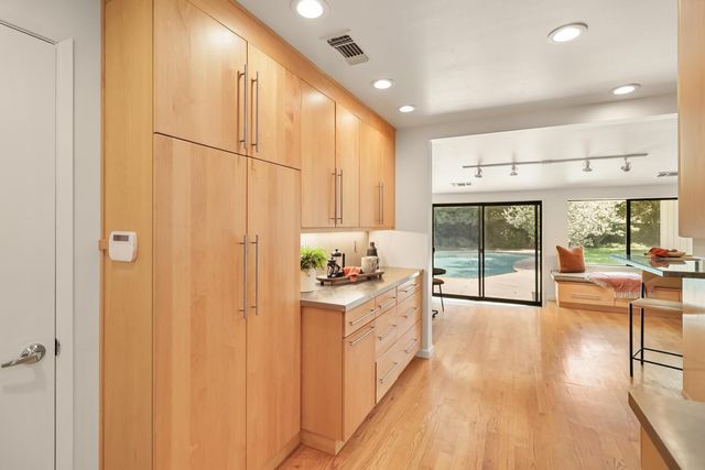 861 Laverstock Way, Sacramento, CA 95864