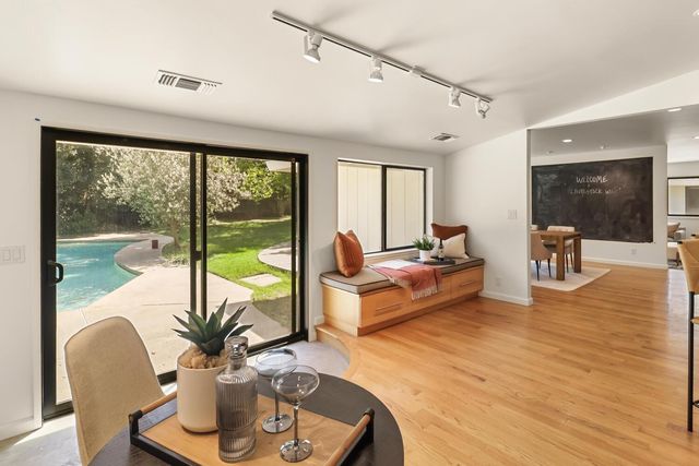 861 Laverstock Way, Sacramento, CA 95864