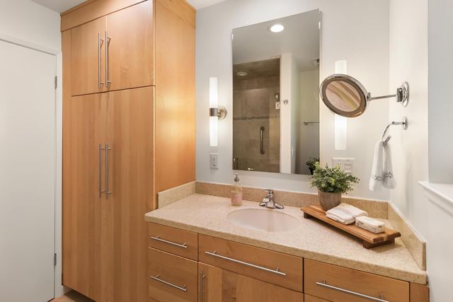 861 Laverstock Way, Sacramento, CA 95864