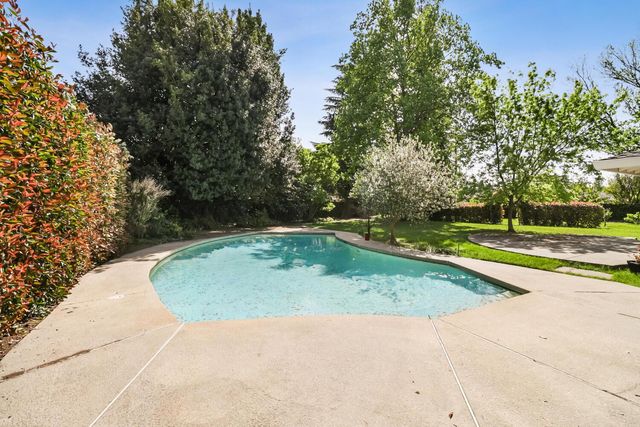 861 Laverstock Way, Sacramento, CA 95864