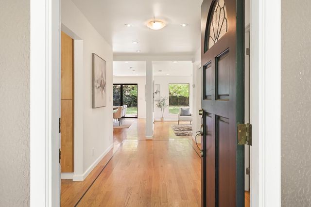 861 Laverstock Way, Sacramento, CA 95864