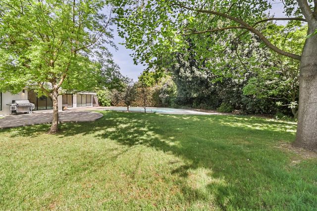 861 Laverstock Way, Sacramento, CA 95864