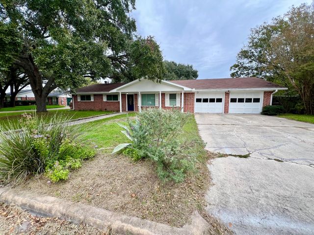 795 Vogel DR, Lockhart, TX 78644