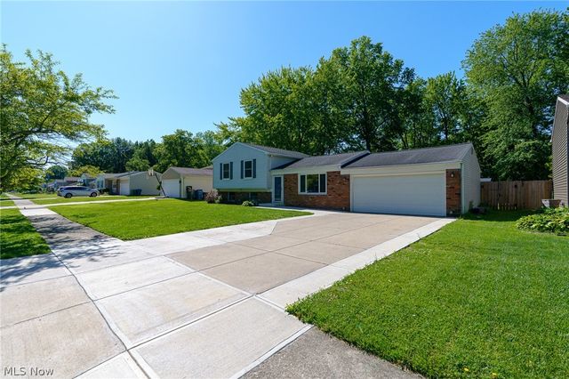 26943 Southwood Lane, Olmsted Twp, OH 44138