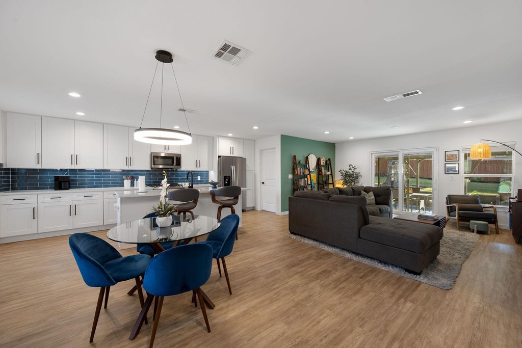 827 Sussex DR, Austin, TX 78745