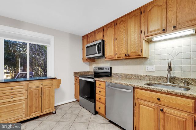 19103 CAPEHART DR, Montgomery Village, MD 20886