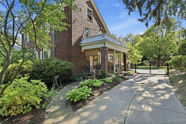 101 Fairlawn Drive, Amherst, NY 14226