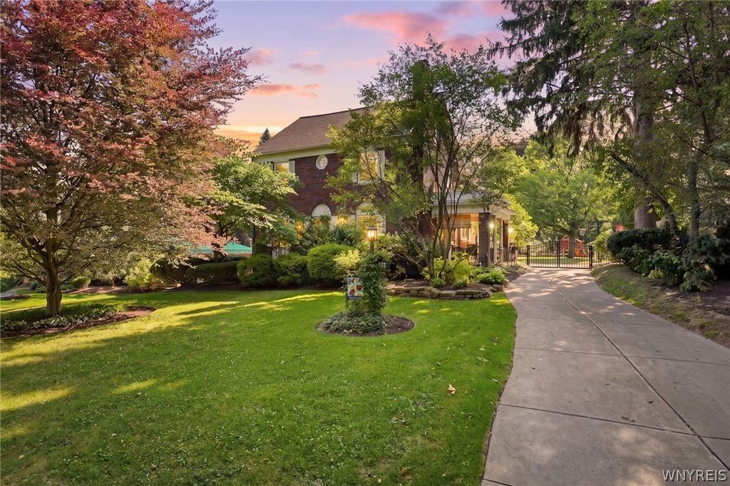 101 Fairlawn Drive, Amherst, NY 14226