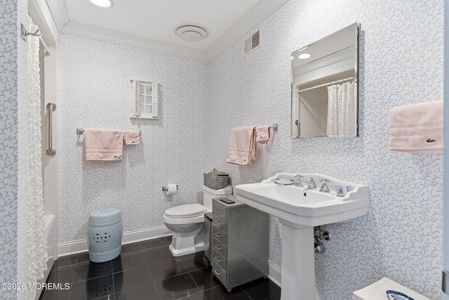 33 Sands Point Road, Waretown, NJ 08758