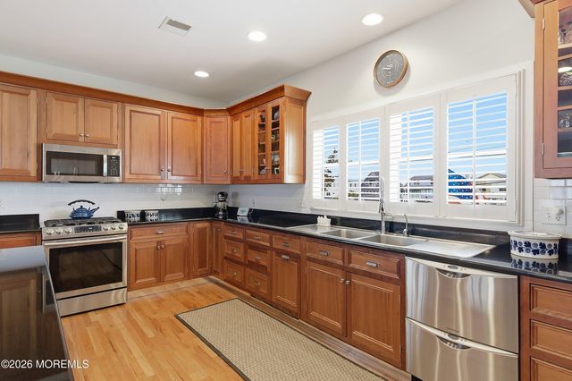 33 Sands Point Road, Waretown, NJ 08758
