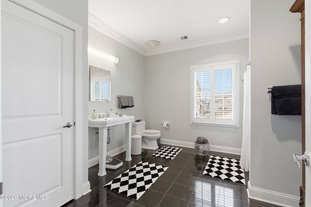 33 Sands Point Road, Waretown, NJ 08758