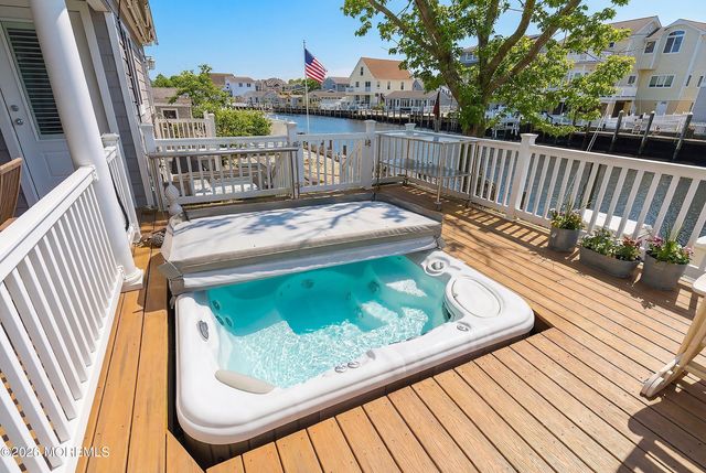 33 Sands Point Road, Waretown, NJ 08758