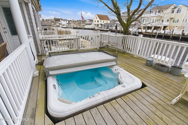 33 Sands Point Road, Waretown, NJ 08758