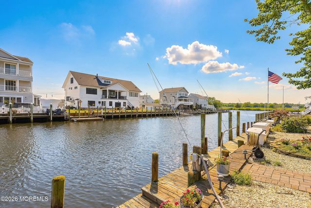 33 Sands Point Road, Waretown, NJ 08758