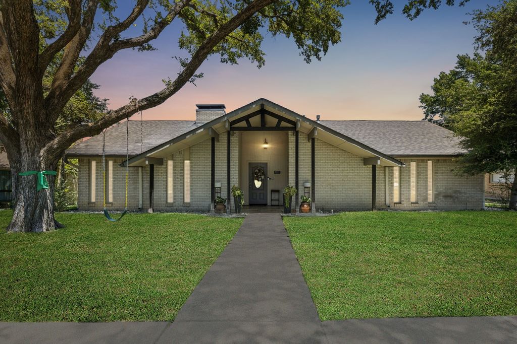7741 El Santo Lane, Dallas, TX 75248