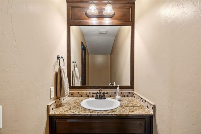 2801 Buckland Road, Edmond, OK 73034